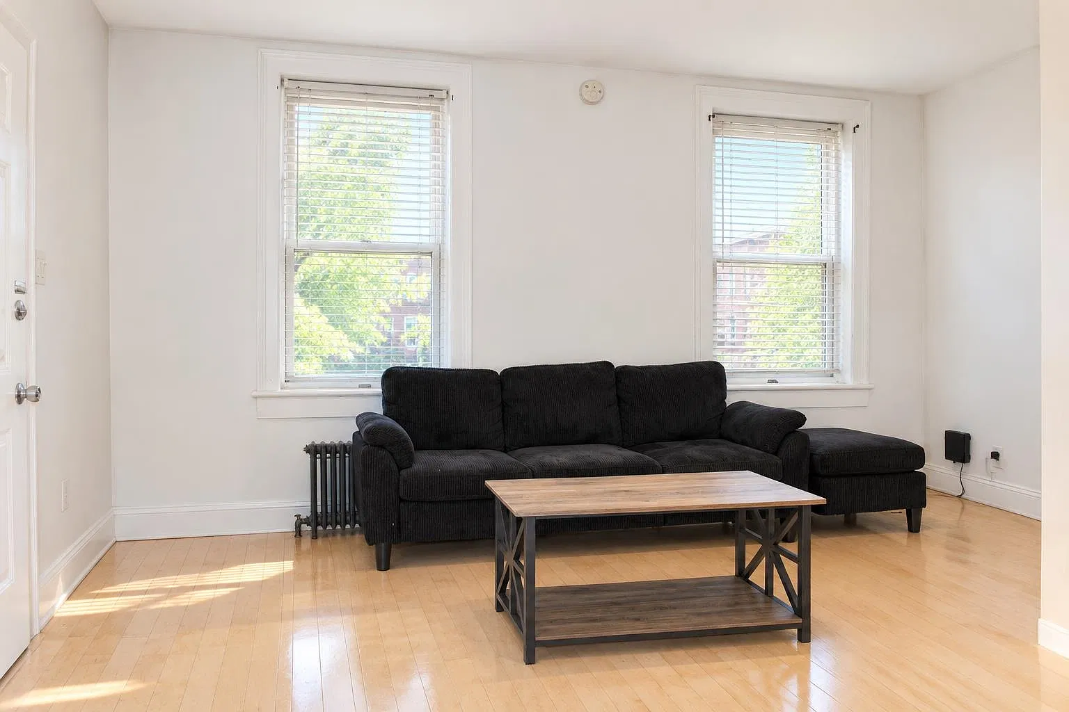 1 bed, 1.0 bath, 660 sqft, $2,000 — Photo 2
