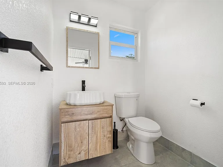 253 SW 4th St — Photo 21