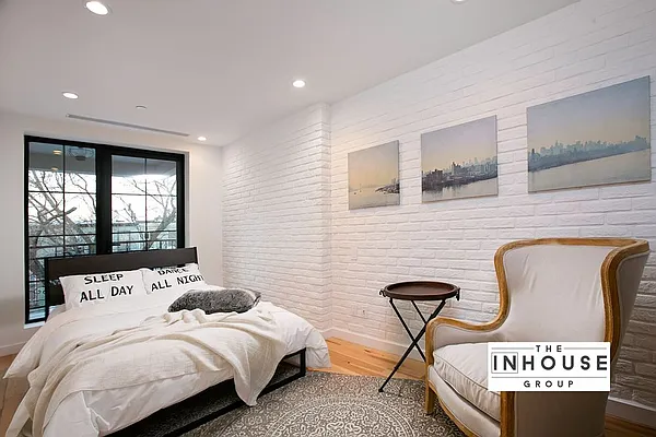 Sold by The In House Group | media 7