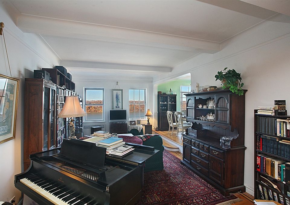 1st image of 250 Cabrini Blvd APT 9A