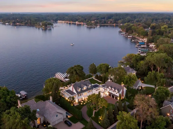 20100 Lakeview Ave, Excelsior, MN 55331