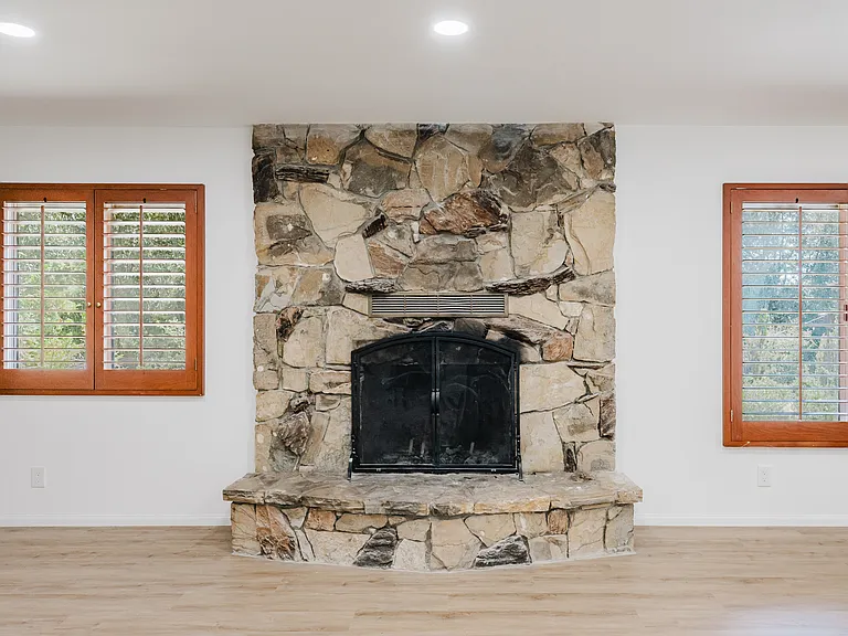 39218 Oak Glen Rd — Photo 6