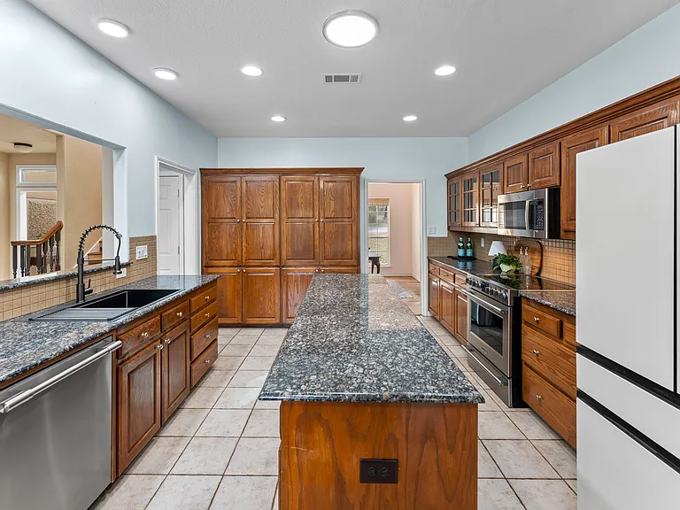 1060L Great Oaks — Photo 17