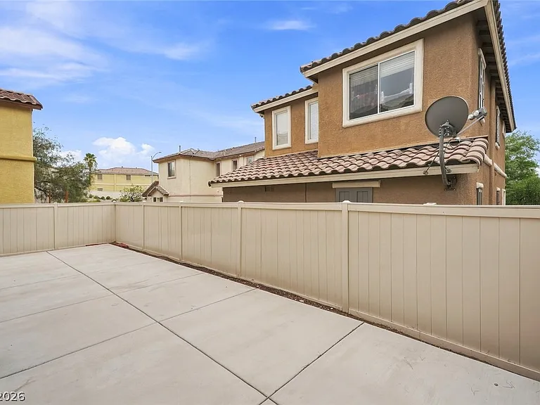 1915 Sundown Canyon Dr — Photo 32