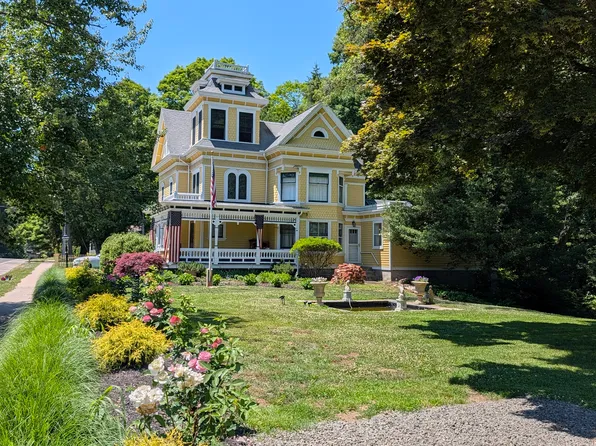 68 W Main St #2, Chester, CT 06412