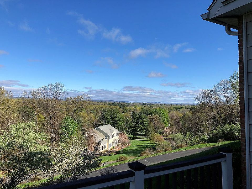 2nd image of 6 Hallview Dr