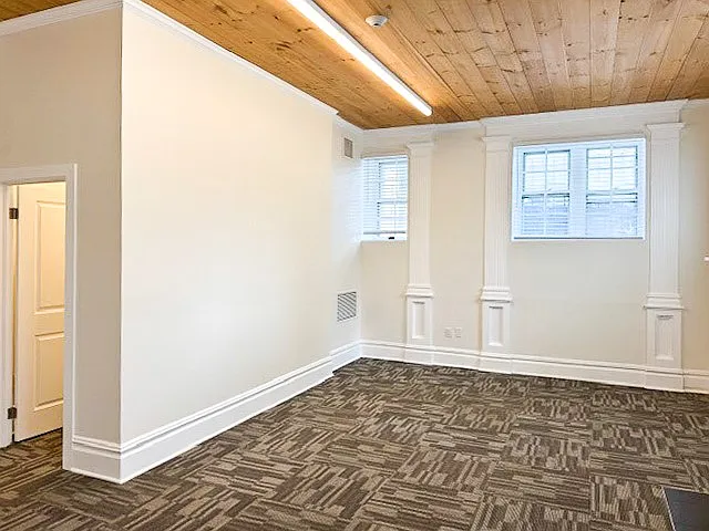 421 University Ave — Photo 14