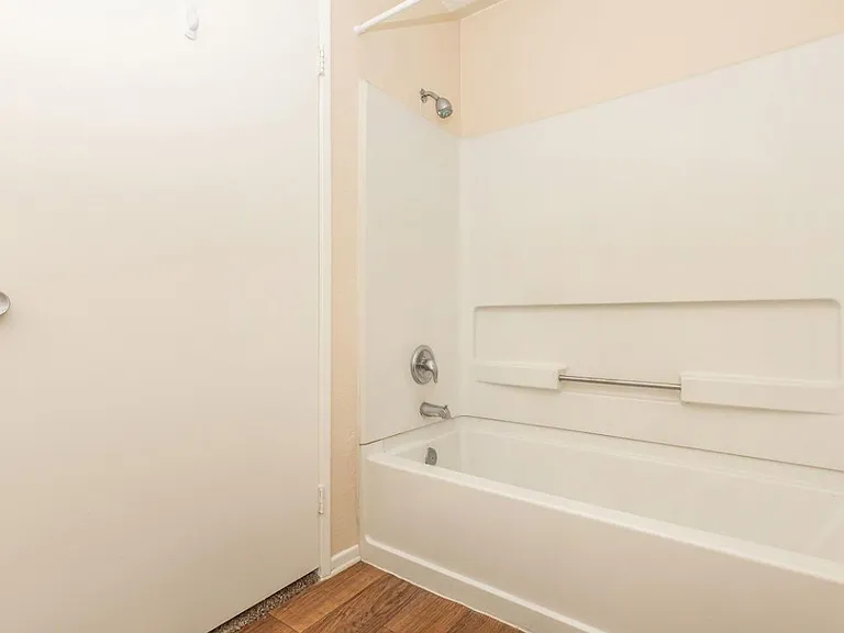 Desert Heights Apartment Homes — Photo 35