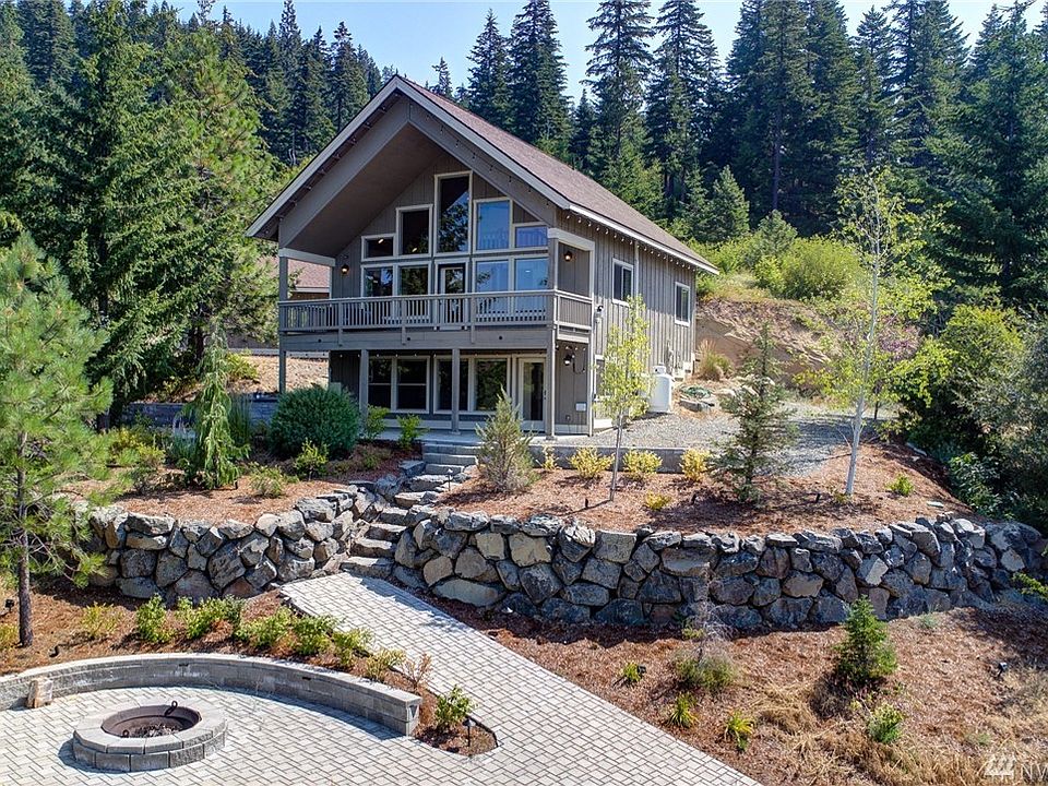 Perched at the top of Roslyn Ridge for ultimate privacy and unobstructed mountain views. This home is turn-key and ready to call home. 