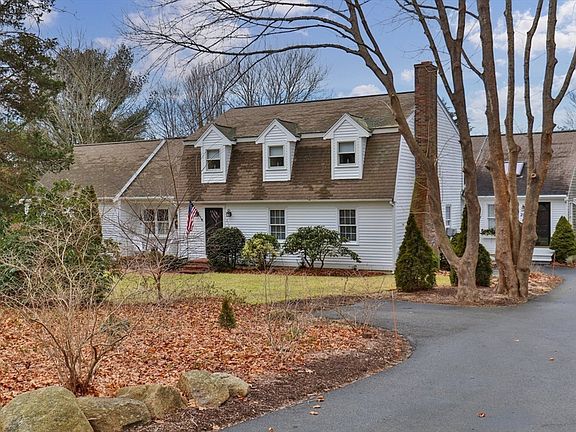 4th image of 216 N Falmouth Hwy