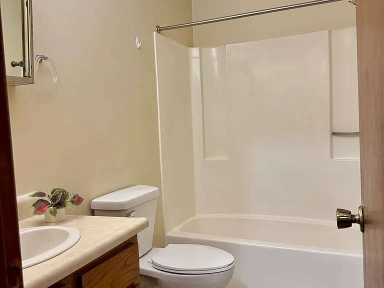 331 Atlantic Ave W #4 — Photo 4