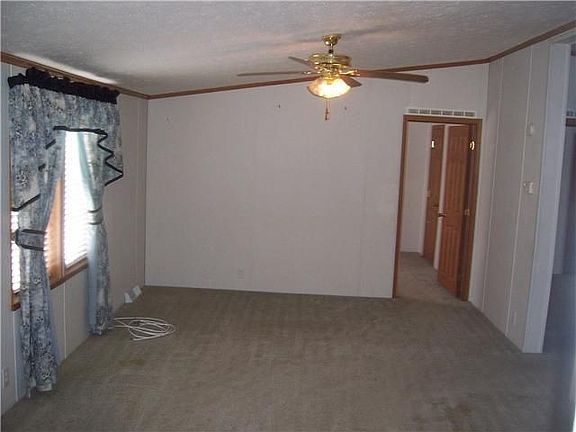 5th image of 10 Ashmoor Dr