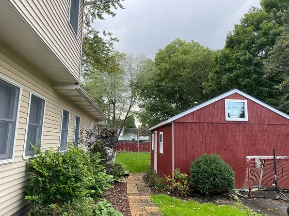 695 School St, Skaneateles Falls, NY 13153