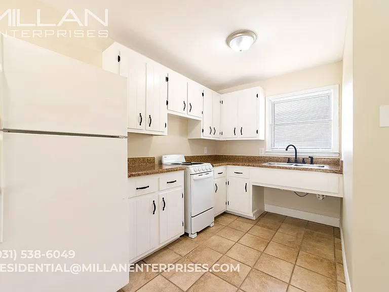 211 Oak St. Apartments — Photo 11