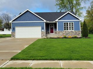 6652 Charles Rd, North Olmsted, OH 44070