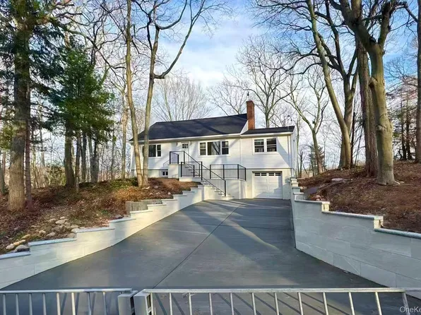 16 Sunset Drive, Huntington, NY 11743