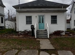 206 S Cedar St, Nokomis, IL 62075