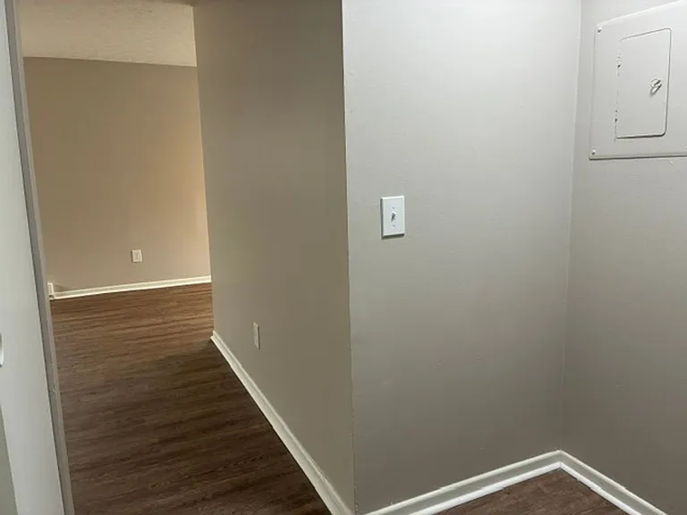Waynedale Circle Apartments — Photo 60
