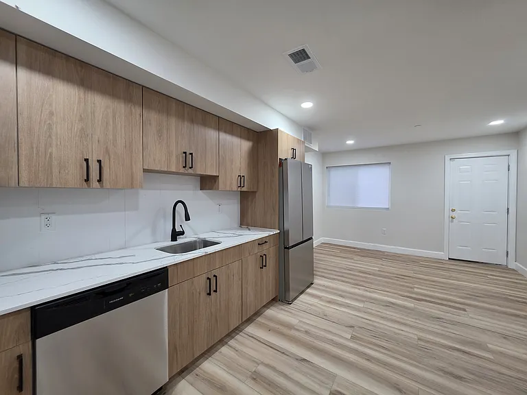 44 Warner St #B10 — Photo 3