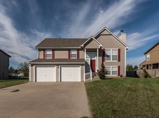 806 S Sunset Ln, Raymore, MO 64083