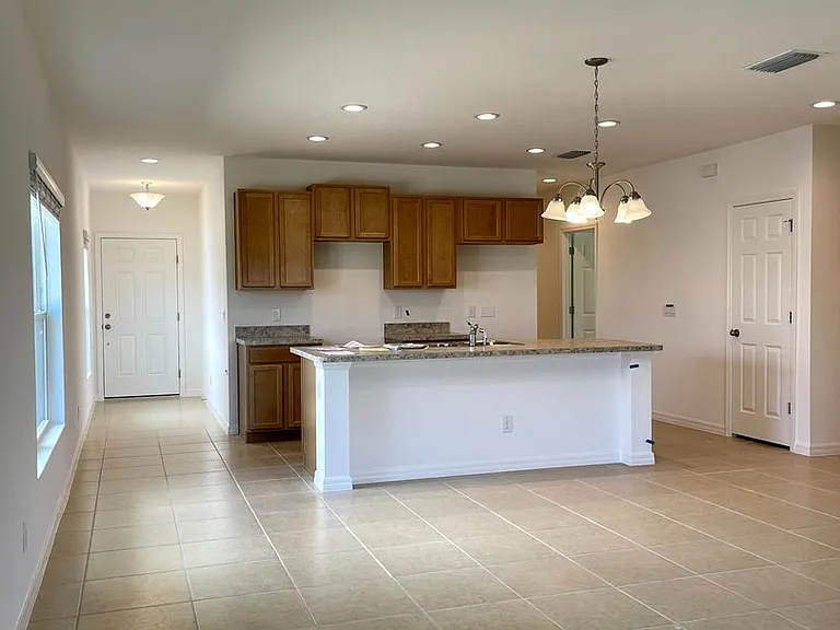 908 Anna Pl — Photo 2