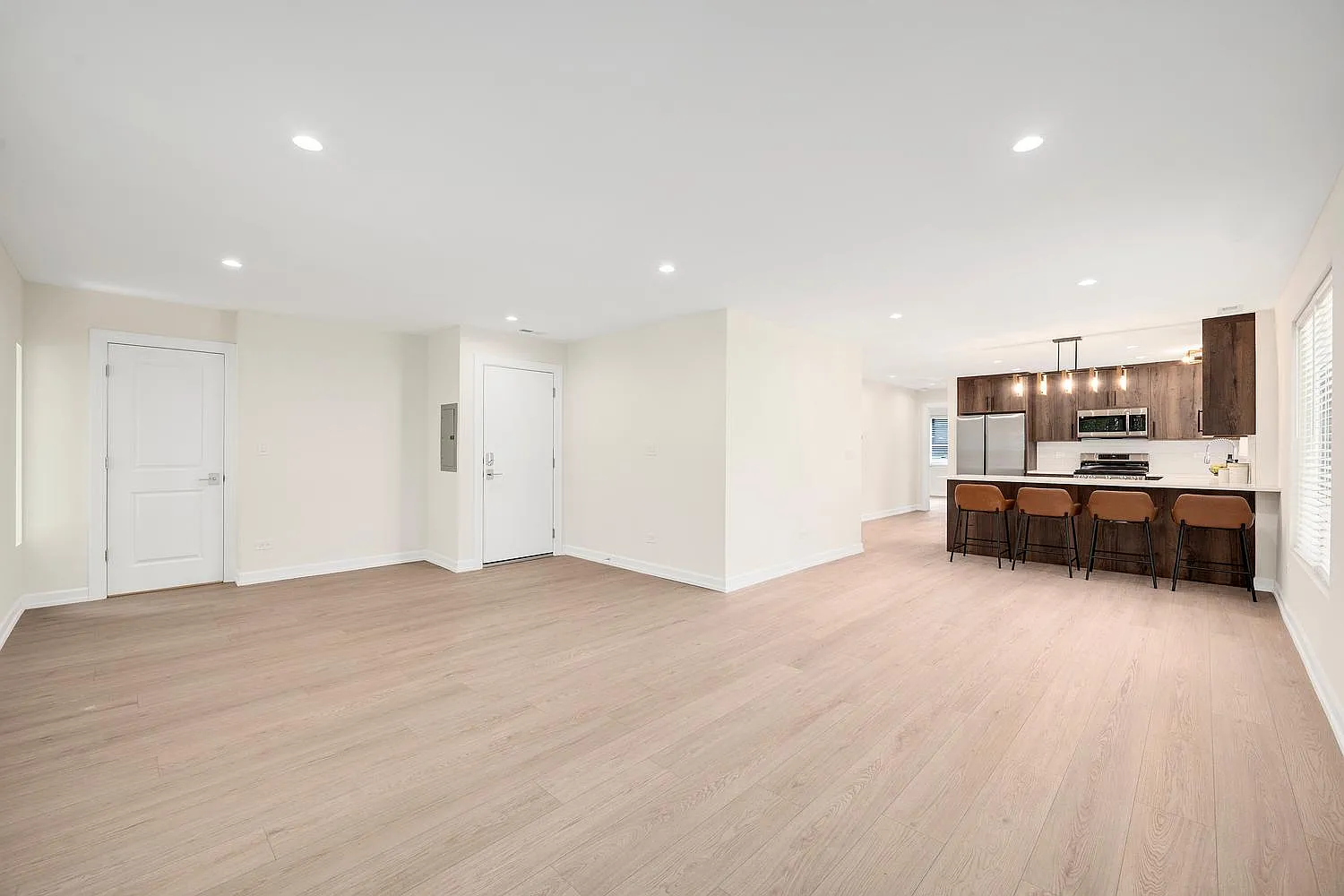 3 bed, 1398 sqft, $3,900 — Photo 3