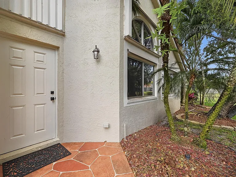 7618 Pinewalk Dr S #132 — Photo 4