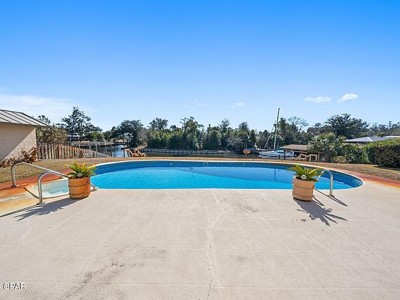 5th image of 2661 Island View Dr