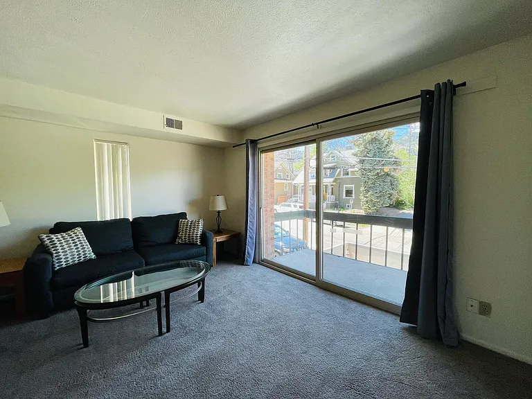 Varsity Townhouses - Student Housing — Photo 17