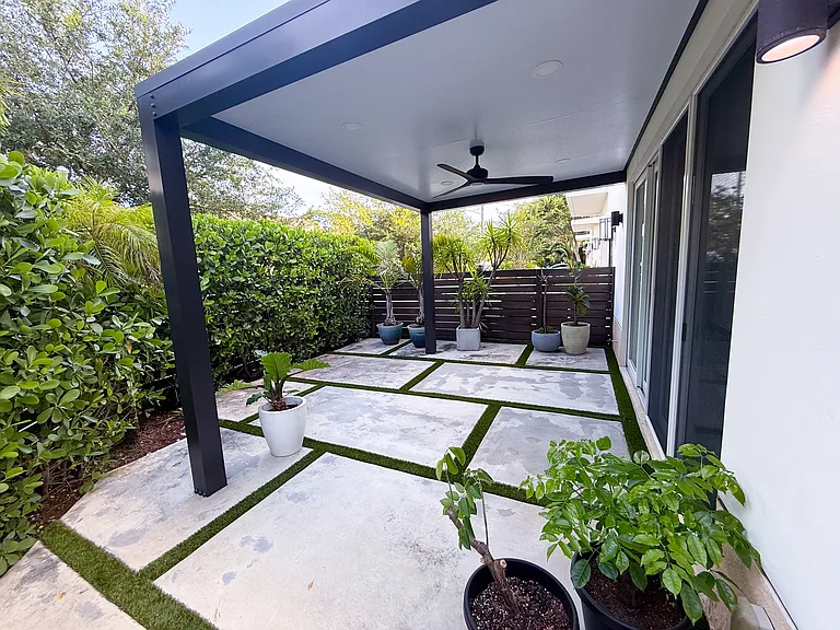 590 SW 6th Ave — Photo 16