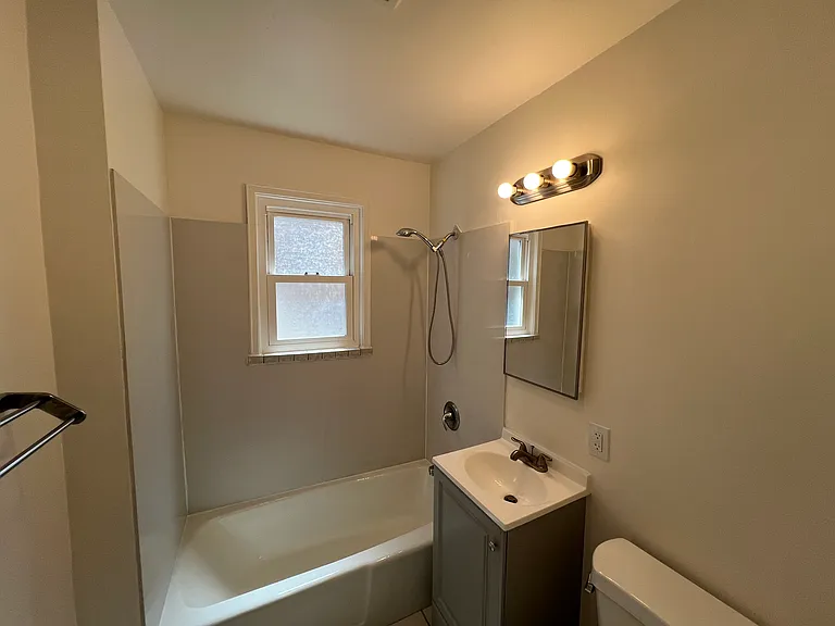 1452 Bay St #A — Photo 10