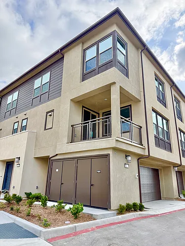 319 Honeysuckle Way Photo 1