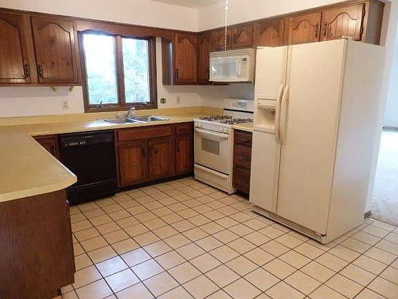 5th image of 206 Lakeside Dr