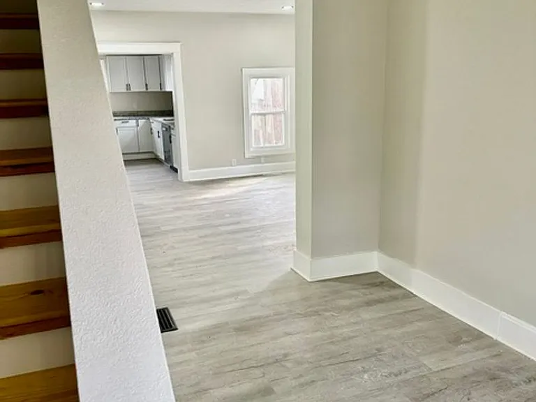 1304 Buffalo St — Photo 10