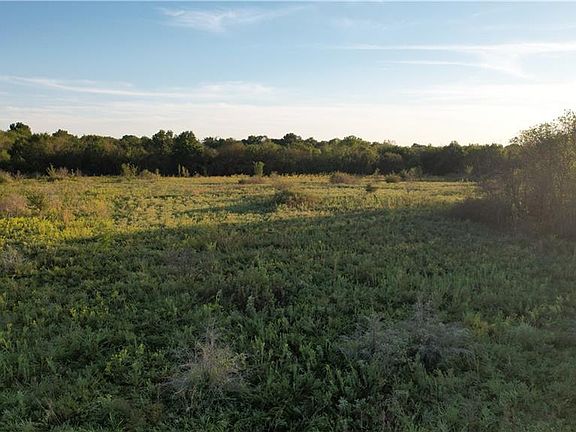 5th image of 890 NW 100th Rd