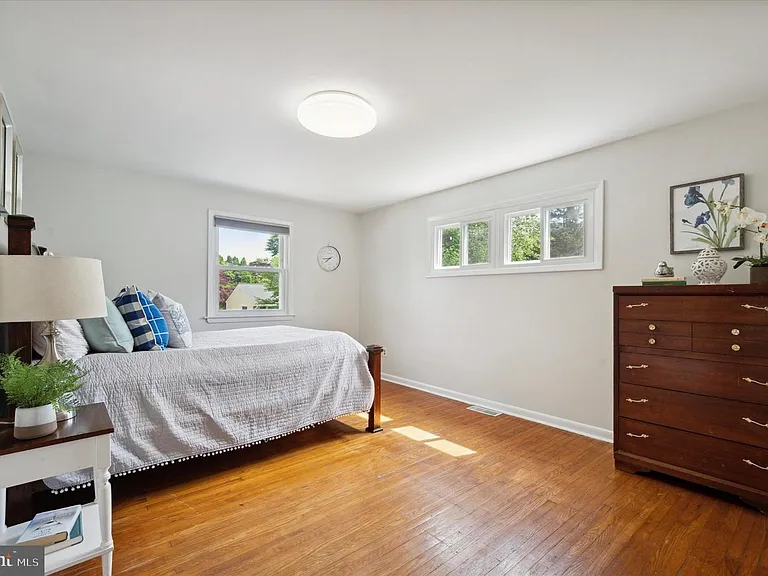 330 Williams Rd — Photo 18