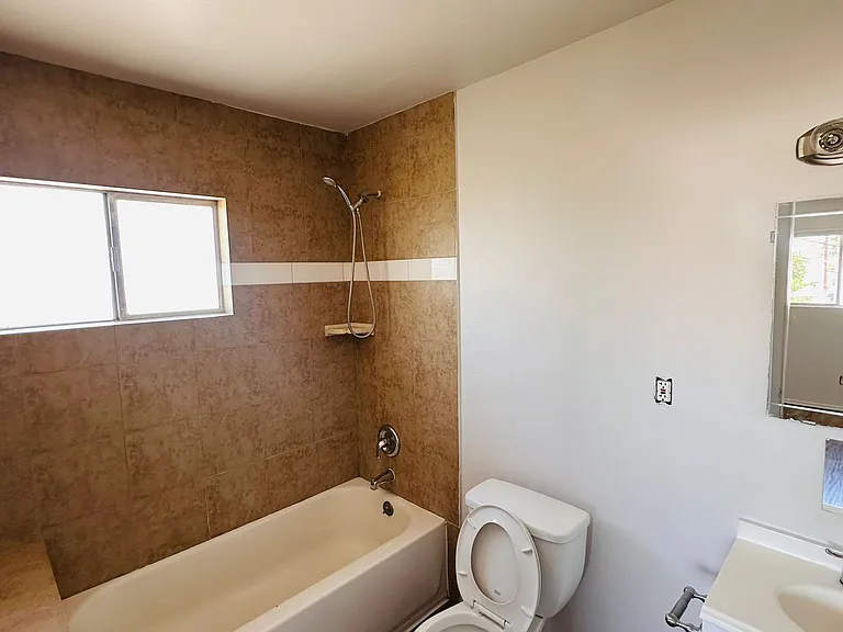 445 E 55th St #6 — Photo 5