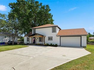 10827 W 62nd St, Shawnee, KS 66203