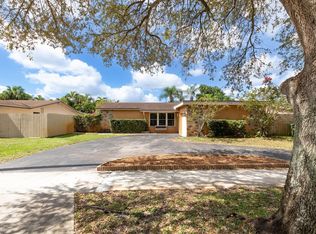 700 NW 89th Ave, Pembroke Pines, FL 33024