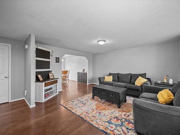 4th image of 430 S Dovetail Ct
