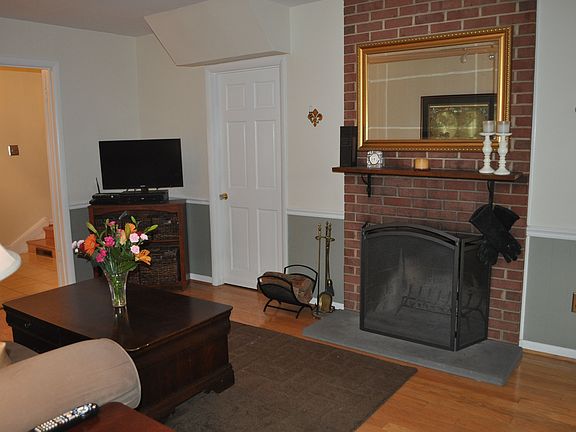 family room w fireplace