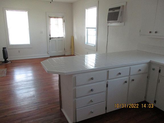 4th image of 4625 Baudin St