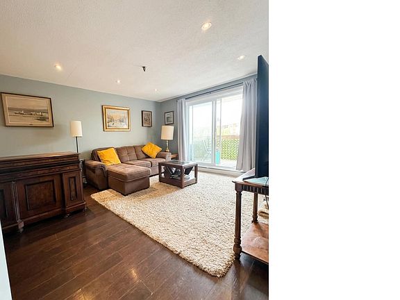 4th image of 32 Veronica Dr #401