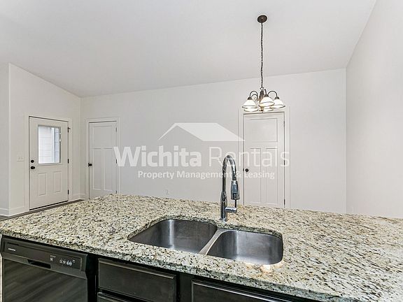 5th image of 920-922 W Onewood Pl
