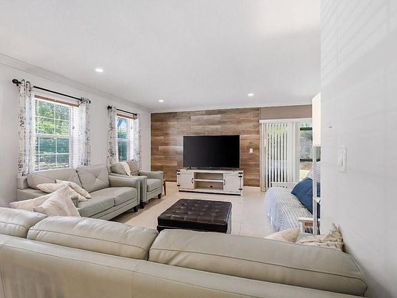 4th image of 3050 N Riverside Drive #1a