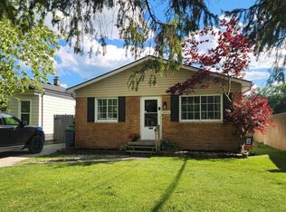 26058 Lamour St, Harrison Township, MI 48045