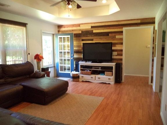 5th image of 305 Cedarwood Dr