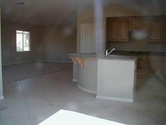 kitchen/super familyroom