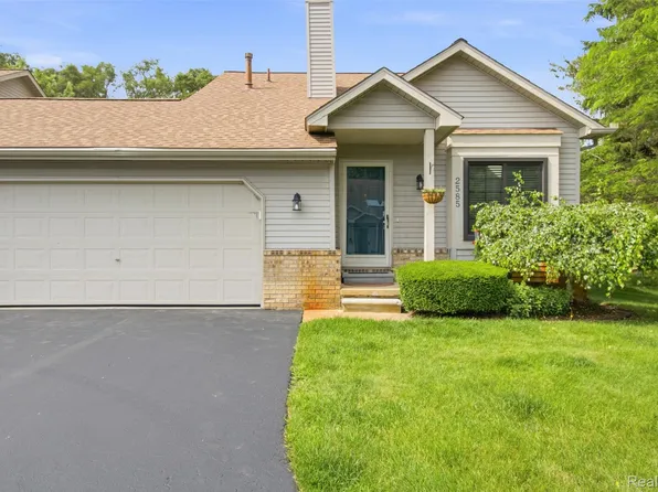 2585 S Commerce Rd, Walled Lake, MI 48390