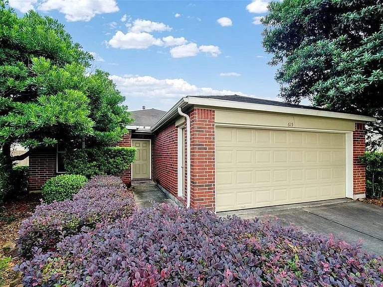 615 Salma Ct — Photo 1